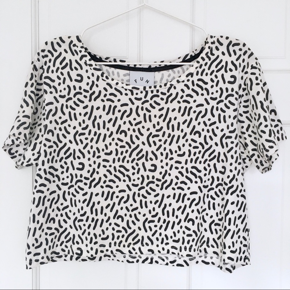 FUN TIME Wiggly Pattern Cropped T-Shirt